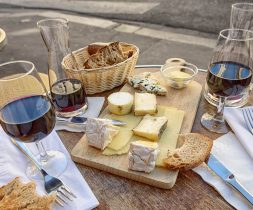 【ワインとチーズの相性とは？】ワインとチーズ、相性抜群な理由はこちらです