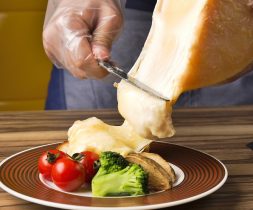 寒い日にとろーり温かいラクレットはいかが？
