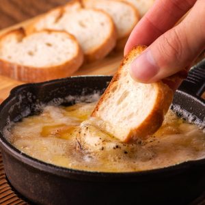 ラクレットチーズオーブン焼き～バゲット添え～